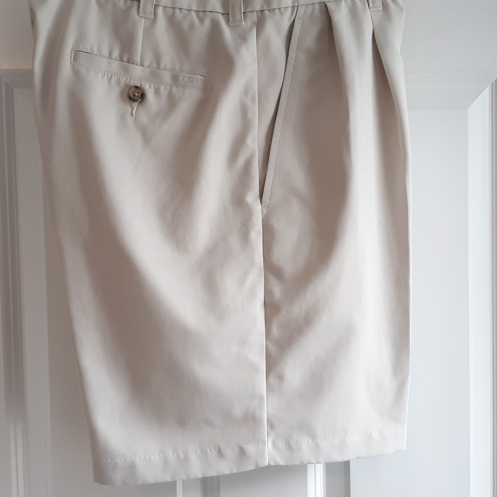 IZOD MEN'S WALKING SHORTS